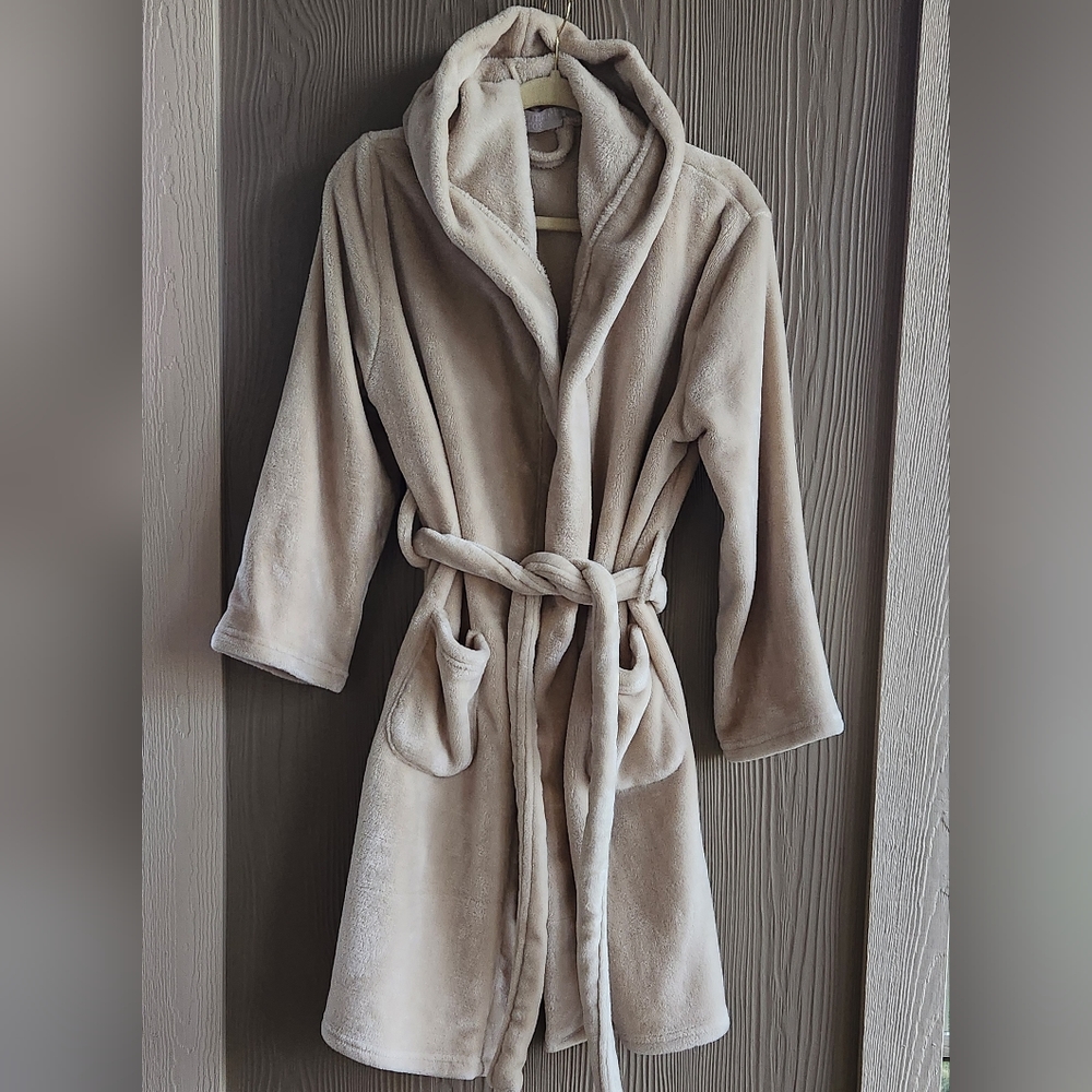 Summer&Rose Soft Plush Hooded Robe